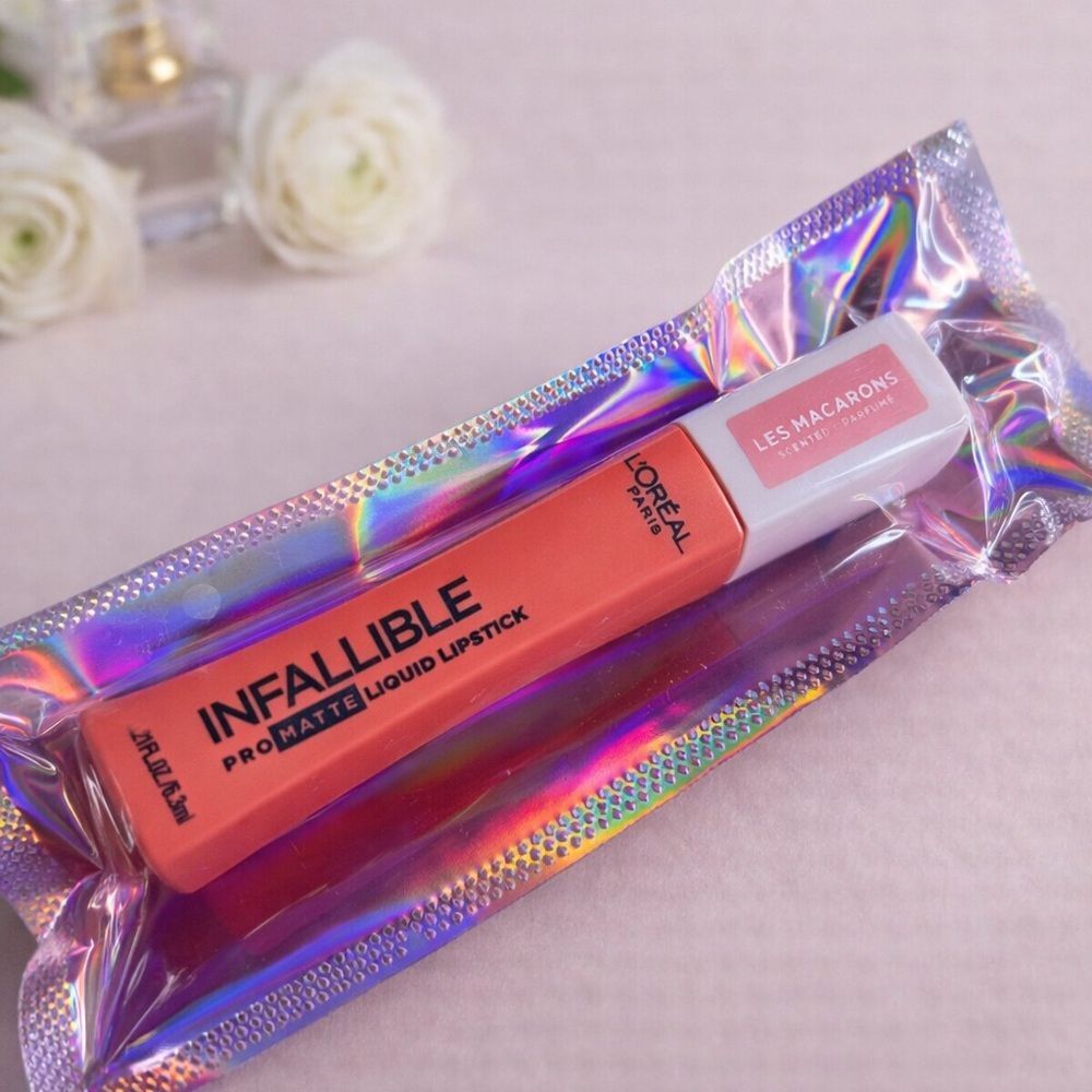 L'Oreal Les Macarons Pro Matte Liquid Lipstick - Vibrant Coral